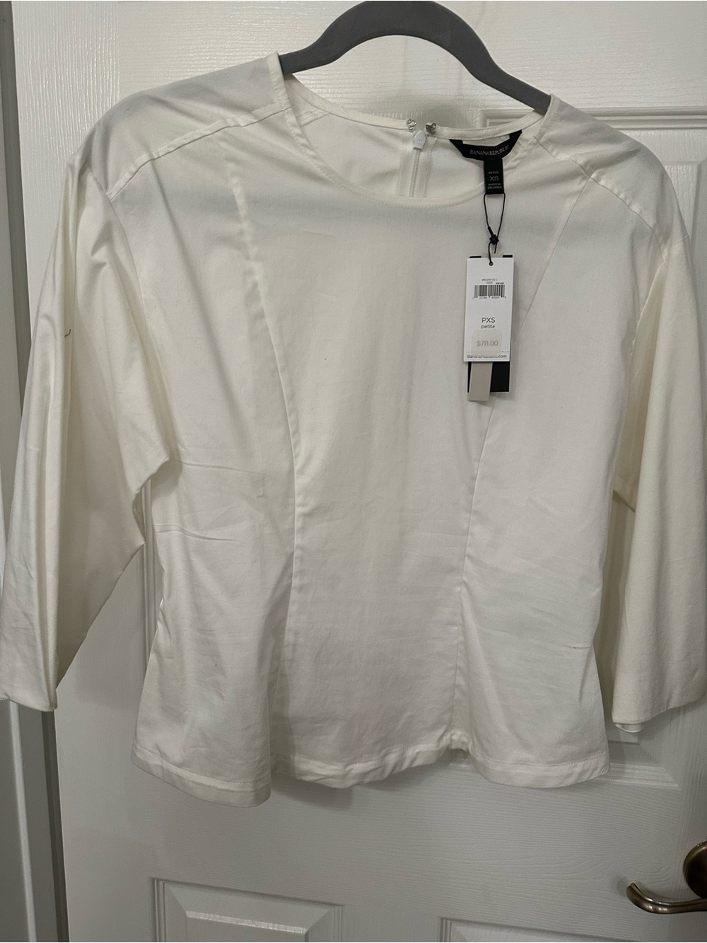 Banana Republic Cream Round-Neck Long Sleeve Top NWT